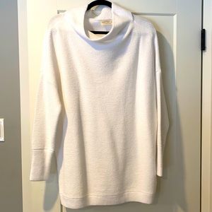 Nineteen 44 / Jardines Domaine Ottoman style sweater.
